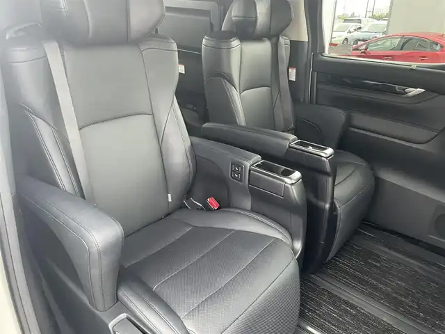 トヨタ ヴェルファイア Z Gエディション 愛媛県 2018(平30)年 3.8万km ホワイトパールクリスタルシャイン トヨタセーフティ/レーダークルーズコントロール/プリクラッシュセーフティ/サンルーフ/純正ナビ/キャプテンシート/ハンドルヒーター/シートヒーター/エアーシート/フォグランプ/バッグモニター/両側パワースライド/三眼LEDヘッドライト/オートマチックハイビーム/Bluetooth/オットマン/パワーシート/電動リアゲート