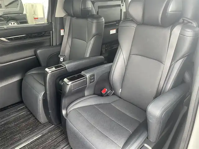 トヨタ ヴェルファイア Z Gエディション 愛媛県 2018(平30)年 3.8万km ホワイトパールクリスタルシャイン トヨタセーフティ/レーダークルーズコントロール/プリクラッシュセーフティ/サンルーフ/純正ナビ/キャプテンシート/ハンドルヒーター/シートヒーター/エアーシート/フォグランプ/バッグモニター/両側パワースライド/三眼LEDヘッドライト/オートマチックハイビーム/Bluetooth/オットマン/パワーシート/電動リアゲート
