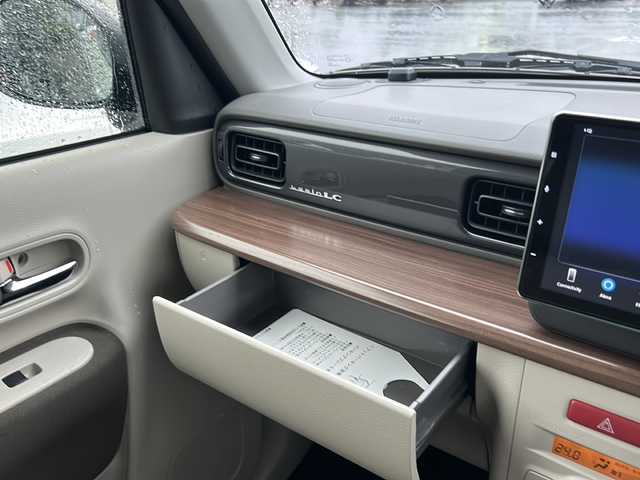 スズキ ラパン ＬＣ X 佐賀県 2024(令6)年 1.4万km トラッドカーキメタリック/アーバンブラウン 2トーン ETC/bluetooth／バックカメラ/スペアキー/プッシュスタート／エアバッグW/オートライト/バックカメラ/ワンオーナー/ABS／レーンキープアシスト／/横滑り防止装置／盗難防止装置/コーナーセンサー/アイドリングストップ/パワーステアリング／パワーウィンドウ/取扱説明書／保証書／点検記録簿/(1ヶ月、6ヶ月、1年）/ハーフレザーシート
