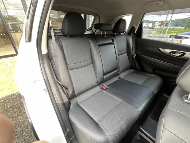 日産 エクストレイル 20X エマージェンシーブレーキ 高知県 2015(平27)年 7.2万km ブリリアントホワイトパール (株)IDOMが運営する【じしゃロン高知店】の自社ローン専用車両になります。こちらは現金またはオートローンご利用時の価格です。自社ローンご希望の方は別途その旨お申付け下さい