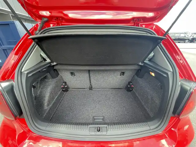フォルクスワーゲン ポロ プレミアムエディションナビPKG 滋賀県 2016(平28)年 3万km 赤 純正8インチナビ/　（Bluetooth/DVD/CD/USB/フルセグ）/ABS/横滑り防止装置/オートライト/MTモード付AT/サイドカーテンエアバック