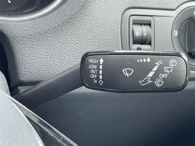 フォルクスワーゲン ポロ プレミアムエディションナビPKG 滋賀県 2016(平28)年 3万km 赤 純正8インチナビ/　（Bluetooth/DVD/CD/USB/フルセグ）/ABS/横滑り防止装置/オートライト/MTモード付AT/サイドカーテンエアバック