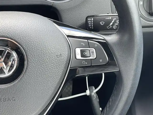 フォルクスワーゲン ポロ プレミアムエディションナビPKG 滋賀県 2016(平28)年 3万km 赤 純正8インチナビ/　（Bluetooth/DVD/CD/USB/フルセグ）/ABS/横滑り防止装置/オートライト/MTモード付AT/サイドカーテンエアバック
