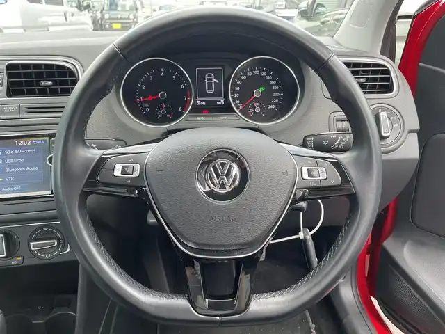 フォルクスワーゲン ポロ プレミアムエディションナビPKG 滋賀県 2016(平28)年 3万km 赤 純正8インチナビ/　（Bluetooth/DVD/CD/USB/フルセグ）/ABS/横滑り防止装置/オートライト/MTモード付AT/サイドカーテンエアバック