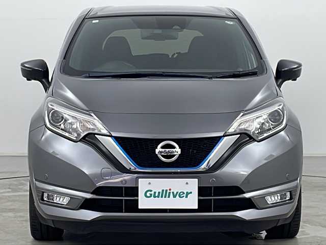 日産 ノート e－パワーX FOUR Bアロー 道央・札幌 2018(平30)年 8.1万km ダークメタルグレー/スーパーブラック2トーン ・4WD/・寒冷地仕様/・純正ナビ&CD&DVD&SD&BT/・アラウンドビューモニター/・レーダークルーズコントロール/・レーンキープアシスト/・デジタルインナーミラー/・純正ド前方ライブレコーダー/・ビルトインETC/・ステアリングスイッチ/・TVキャンセラー/・電動格納ミラー/・ドアミラーヒーター/・純正フロアマット/・LEDヘッドライト/・オートライト/・スマートキー