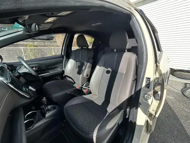 トヨタ アクア クロスオーバー グラム 愛知県 2019(平31)年 7.8万km ベージュ ワンオーナー/純正メモリナビ/フルセグテレビ/バックカメラ/Bluetooth/ウィンカーミラー/クルーズコントロール/ドアバイザー/プッシュスタート/ETC/衝突軽減ブレーキ/レーンキープ/ハーフレザーシート