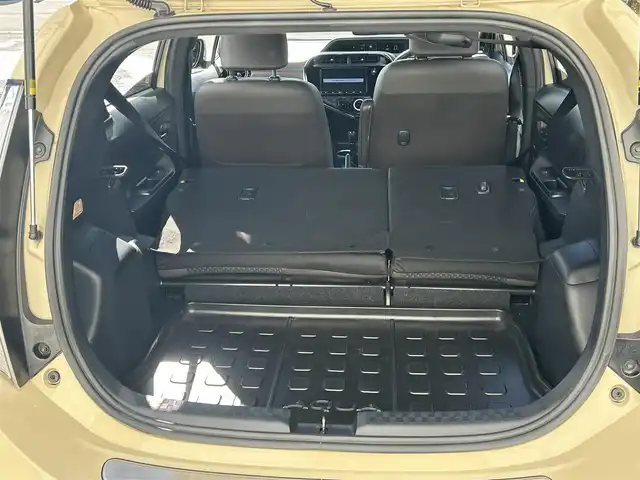 トヨタ アクア クロスオーバー グラム 愛知県 2019(平31)年 7.8万km ベージュ ワンオーナー/純正メモリナビ/フルセグテレビ/バックカメラ/Bluetooth/ウィンカーミラー/クルーズコントロール/ドアバイザー/プッシュスタート/ETC/衝突軽減ブレーキ/レーンキープ/ハーフレザーシート