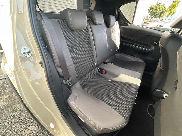 トヨタ アクア クロスオーバー グラム 愛知県 2019(平31)年 7.8万km ベージュ ワンオーナー/純正メモリナビ/フルセグテレビ/バックカメラ/Bluetooth/ウィンカーミラー/クルーズコントロール/ドアバイザー/プッシュスタート/ETC/衝突軽減ブレーキ/レーンキープ/ハーフレザーシート