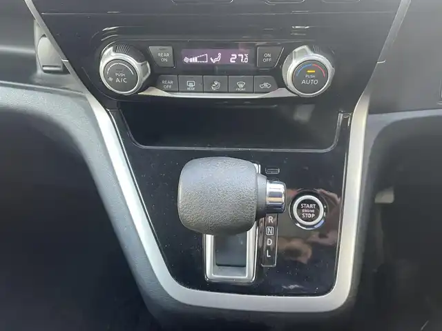 日産 セレナ ハイウェイスター Vセレクション 福岡県 2017(平29)年 10.7万km ブリリアントホワイトパール (株)IDOMが運営する【じしゃロン八幡西店】の自社ローン専用車両になります。こちらは現金またはオートローンご利用時の価格です。自社ローンご希望の方は別途その旨お申付け下さい/衝突被害軽減システム/スマートキー/純正メモリナビ/フルセグ/Bluetooth/アラウンドビューモニター/フリップダウンモニター/両側パワースライドドア/オートライト