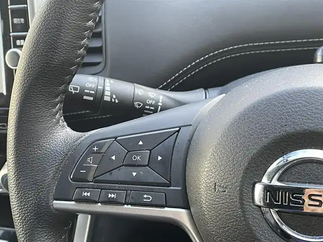 日産 セレナ ハイウェイスター Vセレクション 福岡県 2017(平29)年 10.7万km ブリリアントホワイトパール (株)IDOMが運営する【じしゃロン八幡西店】の自社ローン専用車両になります。こちらは現金またはオートローンご利用時の価格です。自社ローンご希望の方は別途その旨お申付け下さい/衝突被害軽減システム/スマートキー/純正メモリナビ/フルセグ/Bluetooth/アラウンドビューモニター/フリップダウンモニター/両側パワースライドドア/オートライト