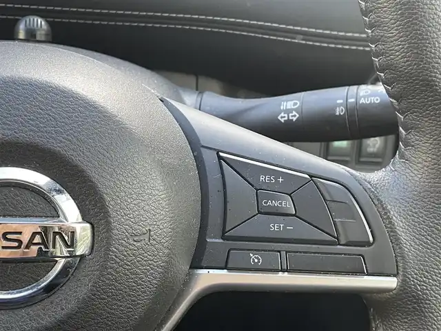 日産 セレナ ハイウェイスター Vセレクション 福岡県 2017(平29)年 10.7万km ブリリアントホワイトパール (株)IDOMが運営する【じしゃロン八幡西店】の自社ローン専用車両になります。こちらは現金またはオートローンご利用時の価格です。自社ローンご希望の方は別途その旨お申付け下さい/衝突被害軽減システム/スマートキー/純正メモリナビ/フルセグ/Bluetooth/アラウンドビューモニター/フリップダウンモニター/両側パワースライドドア/オートライト