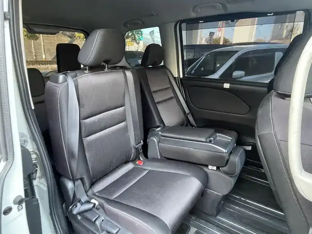 日産 セレナ ハイウェイスター Vセレクション 福岡県 2017(平29)年 10.7万km ブリリアントホワイトパール (株)IDOMが運営する【じしゃロン八幡西店】の自社ローン専用車両になります。こちらは現金またはオートローンご利用時の価格です。自社ローンご希望の方は別途その旨お申付け下さい/衝突被害軽減システム/スマートキー/純正メモリナビ/フルセグ/Bluetooth/アラウンドビューモニター/フリップダウンモニター/両側パワースライドドア/オートライト