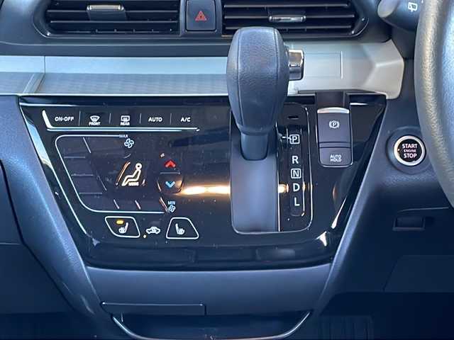 三菱 デリカミニ G プレミアム 東京都 2024(令6)年 0.5万km ナチュラルアイボリーメタリック プッシュスタート/オートパーキング/純正ナビ　/純正フロアマット/シートヒーター/ステアリングヒーター/クルーズコントロール/ステアリングリモコン/ミラーモニター/全方位バックミラー/両側電動スライドドア/電動トランクリッド/フルフラットシート/ルーフレール/説明書/保証書/スペアキー1本