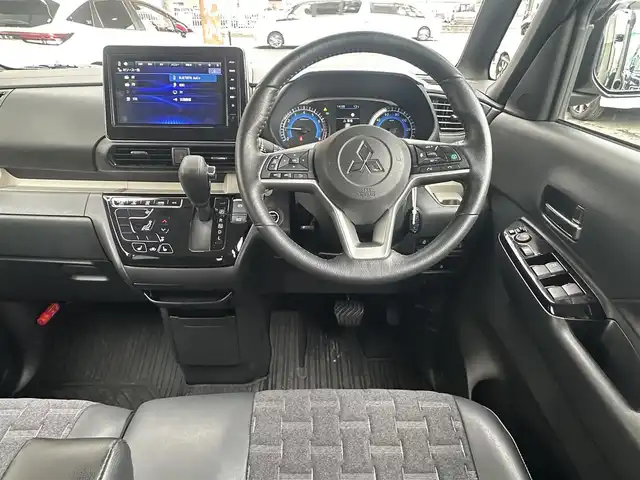 三菱 デリカミニ G プレミアム 東京都 2024(令6)年 0.5万km ナチュラルアイボリーメタリック プッシュスタート/オートパーキング/純正ナビ　/純正フロアマット/シートヒーター/ステアリングヒーター/クルーズコントロール/ステアリングリモコン/ミラーモニター/全方位バックミラー/両側電動スライドドア/電動トランクリッド/フルフラットシート/ルーフレール/説明書/保証書/スペアキー1本