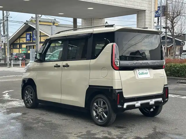 三菱 デリカミニ G プレミアム 東京都 2024(令6)年 0.5万km ナチュラルアイボリーメタリック プッシュスタート/オートパーキング/純正ナビ　/純正フロアマット/シートヒーター/ステアリングヒーター/クルーズコントロール/ステアリングリモコン/ミラーモニター/全方位バックミラー/両側電動スライドドア/電動トランクリッド/フルフラットシート/ルーフレール/説明書/保証書/スペアキー1本