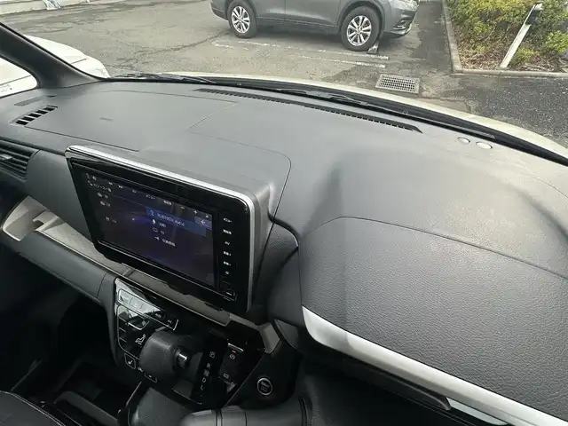 三菱 デリカミニ G プレミアム 東京都 2024(令6)年 0.5万km ナチュラルアイボリーメタリック プッシュスタート/オートパーキング/純正ナビ　/純正フロアマット/シートヒーター/ステアリングヒーター/クルーズコントロール/ステアリングリモコン/ミラーモニター/全方位バックミラー/両側電動スライドドア/電動トランクリッド/フルフラットシート/ルーフレール/説明書/保証書/スペアキー1本