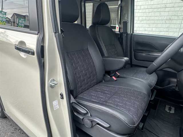 三菱 デリカミニ G プレミアム 東京都 2024(令6)年 0.5万km ナチュラルアイボリーメタリック プッシュスタート/オートパーキング/純正ナビ　/純正フロアマット/シートヒーター/ステアリングヒーター/クルーズコントロール/ステアリングリモコン/ミラーモニター/全方位バックミラー/両側電動スライドドア/電動トランクリッド/フルフラットシート/ルーフレール/説明書/保証書/スペアキー1本