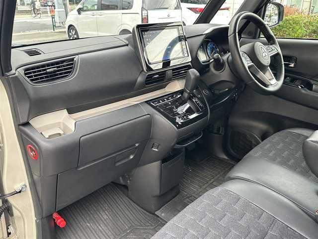 三菱 デリカミニ G プレミアム 東京都 2024(令6)年 0.5万km ナチュラルアイボリーメタリック プッシュスタート/オートパーキング/純正ナビ　/純正フロアマット/シートヒーター/ステアリングヒーター/クルーズコントロール/ステアリングリモコン/ミラーモニター/全方位バックミラー/両側電動スライドドア/電動トランクリッド/フルフラットシート/ルーフレール/説明書/保証書/スペアキー1本