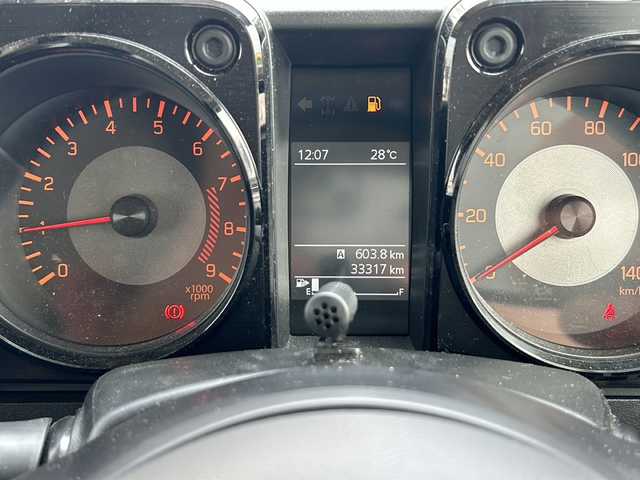 スズキ ジムニー XC 山形県 2022(令4)年 4.4万km シフォンアイボリーメタリックブラック2トーンルーフ ４WD/衝突被害軽減システム/社外ディスプレイオーディオ/（Panasonic　　CN-RZ８７５）/クルーズコントロール/レーンキープアシスト/電動格納ミラー/ウインカーミラー/ステアリングスイッチ/純正フロアマット/純正AW/シートヒーター/ダウンヒルアシストコントロール/フォグランプ/オートライト
