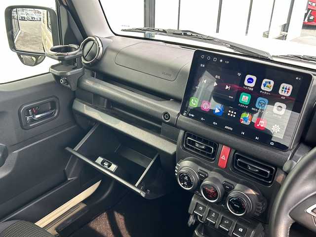 スズキ ジムニー XC 山形県 2022(令4)年 4.4万km シフォンアイボリーメタリックブラック2トーンルーフ ４WD/衝突被害軽減システム/社外ディスプレイオーディオ/（Panasonic　　CN-RZ８７５）/クルーズコントロール/レーンキープアシスト/電動格納ミラー/ウインカーミラー/ステアリングスイッチ/純正フロアマット/純正AW/シートヒーター/ダウンヒルアシストコントロール/フォグランプ/オートライト