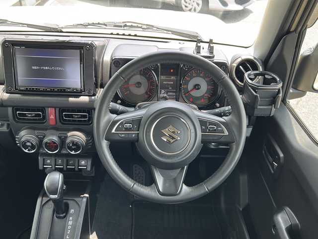 スズキ ジムニー XC 山形県 2022(令4)年 4.4万km シフォンアイボリーメタリックブラック2トーンルーフ ４WD/ツートンカラー/衝突被害軽減システム/純正ナビ/（Bluetooth/CD/DVD/フルセグ)/クルーズコントロール/レーンキープアシスト/ダウンヒルアシストコントロール/横滑り防止装置/アイドリングストップ/前席シートヒーター/フルフラットシート/フォグランプ/オートLEDヘッドライト/ステアリングスイッチ/電動格納ミラー/ウインカーミラー/ドアバイザー/純正フロアマット/純正AW/スマートキー