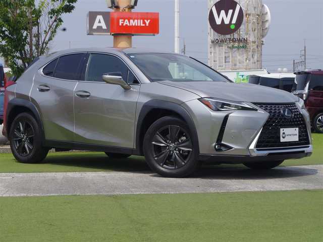 レクサス ＵＸ 200 バージョンC 千葉県 2019(平31)年 2.3万km ソニックチタニウム Lexus Safety System+/・プリクラッシュセーフティ/・レーンディパーチャーアラート/・オートハイビーム/・レーダークルーズコントロール/ブラウンレザーシート/前席パワーシート/シートヒーター/純正SDナビ/地デジTV/【DVD/CD再生機能　Bluetooth接続】/バックカメラ/ドライブレコーダー/革巻きステアリング/ステアリングスイッチ/ETC（2.0）/LEDヘッドライト/フォグライト/ウインカーミラー/クリアランスソナー/純正17インチアルミホイル/サイド/カーテンエアバッグ/スマートキー