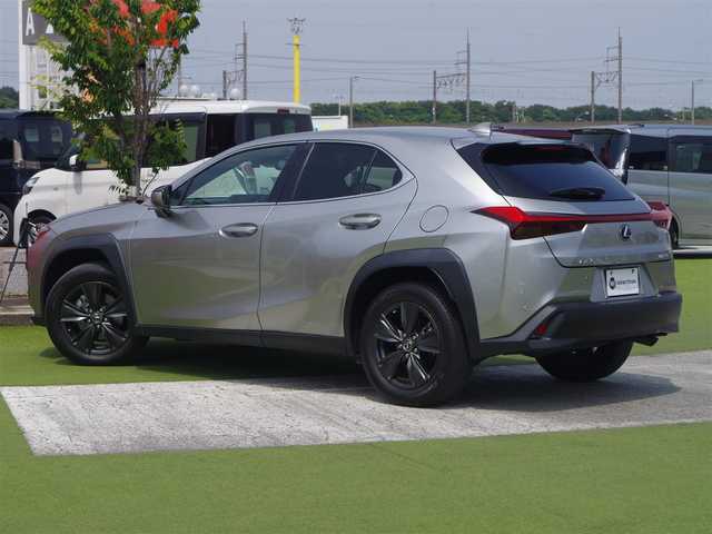 レクサス ＵＸ 200 バージョンC 千葉県 2019(平31)年 2.3万km ソニックチタニウム Lexus Safety System+/・プリクラッシュセーフティ/・レーンディパーチャーアラート/・オートハイビーム/・レーダークルーズコントロール/ブラウンレザーシート/前席パワーシート/シートヒーター/純正SDナビ/地デジTV/【DVD/CD再生機能　Bluetooth接続】/バックカメラ/ドライブレコーダー/革巻きステアリング/ステアリングスイッチ/ETC（2.0）/LEDヘッドライト/フォグライト/ウインカーミラー/クリアランスソナー/純正17インチアルミホイル/サイド/カーテンエアバッグ/スマートキー
