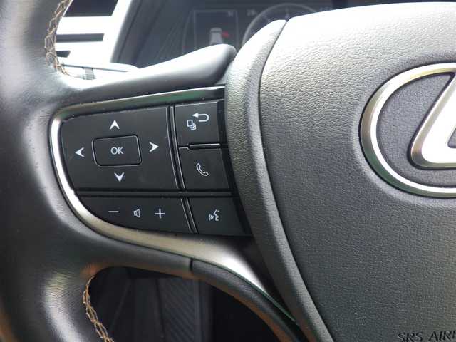 レクサス ＵＸ 200 バージョンC 千葉県 2019(平31)年 2.3万km ソニックチタニウム Lexus Safety System+/・プリクラッシュセーフティ/・レーンディパーチャーアラート/・オートハイビーム/・レーダークルーズコントロール/ブラウンレザーシート/前席パワーシート/シートヒーター/純正SDナビ/地デジTV/【DVD/CD再生機能　Bluetooth接続】/バックカメラ/ドライブレコーダー/革巻きステアリング/ステアリングスイッチ/ETC（2.0）/LEDヘッドライト/フォグライト/ウインカーミラー/クリアランスソナー/純正17インチアルミホイル/サイド/カーテンエアバッグ/スマートキー