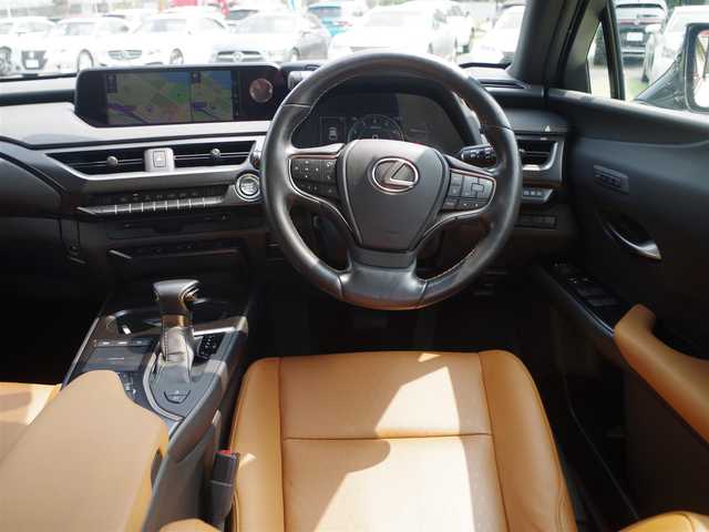 レクサス ＵＸ 200 バージョンC 千葉県 2019(平31)年 2.3万km ソニックチタニウム Lexus Safety System+/・プリクラッシュセーフティ/・レーンディパーチャーアラート/・オートハイビーム/・レーダークルーズコントロール/ブラウンレザーシート/前席パワーシート/シートヒーター/純正SDナビ/地デジTV/【DVD/CD再生機能　Bluetooth接続】/バックカメラ/ドライブレコーダー/革巻きステアリング/ステアリングスイッチ/ETC（2.0）/LEDヘッドライト/フォグライト/ウインカーミラー/クリアランスソナー/純正17インチアルミホイル/サイド/カーテンエアバッグ/スマートキー