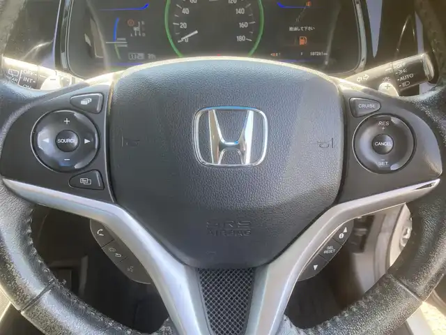 ホンダ シャトル ハイブリッド X 埼玉県 2015(平27)年 10.8万km ホワイトオーキッドパール (株)IDOMが運営する【じしゃロン鳩ヶ谷店】の自社ローン専用車両になりますこちらは現金またはオートローンご利用時の価格です。自社ローンご希望の方は別途その旨お申付け下さい/純正メモリナビ/純正フルセグテレビ/バックカメラ/クルーズコントロール/プッシュスタート/ビルトインETC/前後ドライブレコーダー/ハーフレザーシート/純正15インチAW/純正LEDヘッドライト