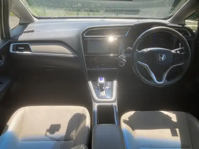 ホンダ シャトル ハイブリッド X 埼玉県 2015(平27)年 10.8万km ホワイトオーキッドパール (株)IDOMが運営する【じしゃロン鳩ヶ谷店】の自社ローン専用車両になりますこちらは現金またはオートローンご利用時の価格です。自社ローンご希望の方は別途その旨お申付け下さい/純正メモリナビ/純正フルセグテレビ/バックカメラ/クルーズコントロール/プッシュスタート/ビルトインETC/前後ドライブレコーダー/ハーフレザーシート/純正15インチAW/純正LEDヘッドライト
