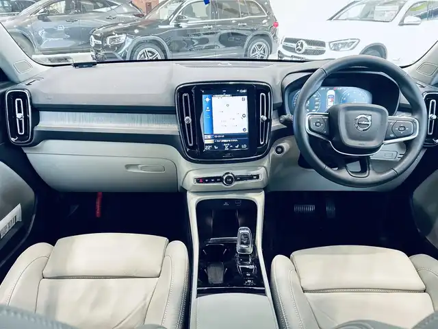 ボルボ ボルボ ＸＣ４０ B4 AWD インスクリプション 大阪府 2022(令4)年 1.4万km オニキスブラックP ハーマンカードン/レザーシート/パワーシート/Dシートメモリ/シートヒーター/ステアリングヒーター/ACC/BLIS/純正ナビ/TV/360度カメラ/applecarplay/純正19インチAW/LEDヘッドライト/電動リアゲート/ワイヤレス充電/自動駐車