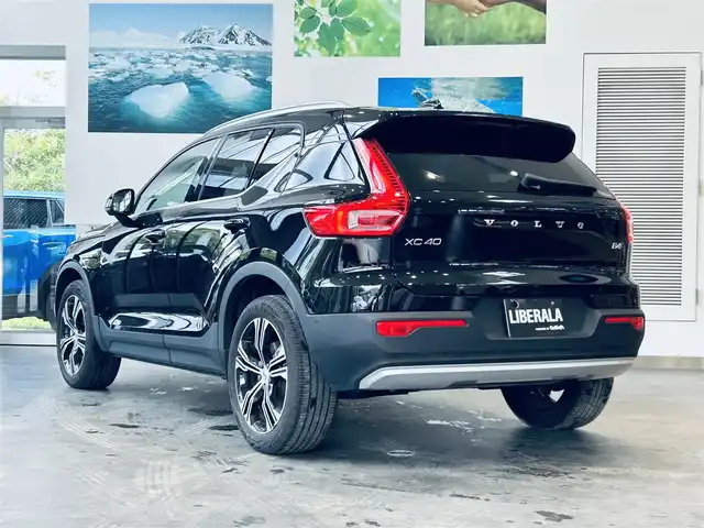ボルボ ボルボ ＸＣ４０ B4 AWD インスクリプション 大阪府 2022(令4)年 1.4万km オニキスブラックP ハーマンカードン/レザーシート/パワーシート/Dシートメモリ/シートヒーター/ステアリングヒーター/ACC/BLIS/純正ナビ/TV/360度カメラ/applecarplay/純正19インチAW/LEDヘッドライト/電動リアゲート/ワイヤレス充電/自動駐車