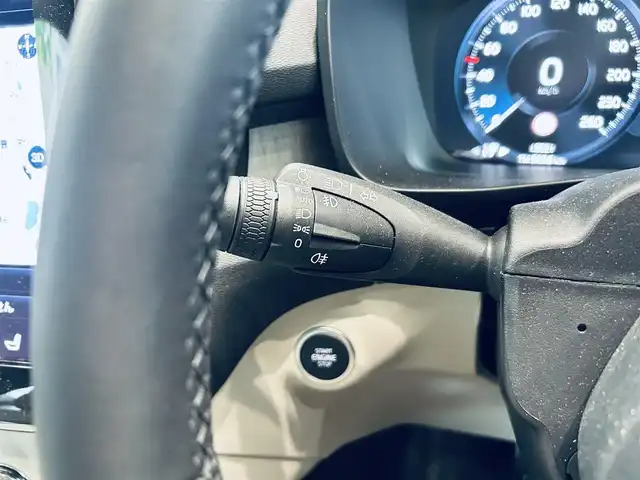 ボルボ ボルボ ＸＣ４０ B4 AWD インスクリプション 大阪府 2022(令4)年 1.4万km オニキスブラックP ハーマンカードン/レザーシート/パワーシート/Dシートメモリ/シートヒーター/ステアリングヒーター/ACC/BLIS/純正ナビ/TV/360度カメラ/applecarplay/純正19インチAW/LEDヘッドライト/電動リアゲート/ワイヤレス充電/自動駐車