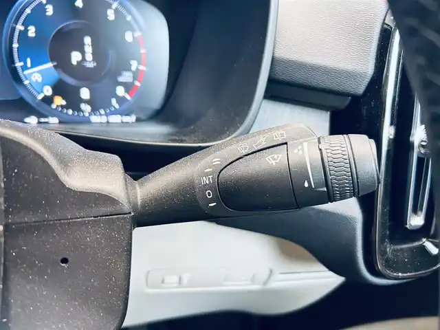 ボルボ ボルボ ＸＣ４０ B4 AWD インスクリプション 大阪府 2022(令4)年 1.4万km オニキスブラックP ハーマンカードン/レザーシート/パワーシート/Dシートメモリ/シートヒーター/ステアリングヒーター/ACC/BLIS/純正ナビ/TV/360度カメラ/applecarplay/純正19インチAW/LEDヘッドライト/電動リアゲート/ワイヤレス充電/自動駐車
