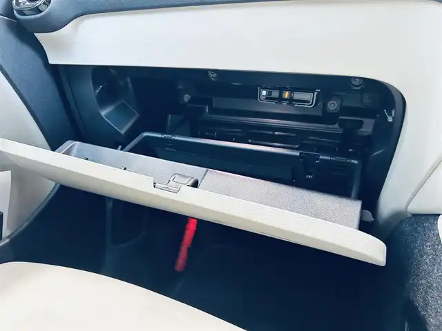 ボルボ ボルボ ＸＣ４０ B4 AWD インスクリプション 大阪府 2022(令4)年 1.4万km オニキスブラックP ハーマンカードン/レザーシート/パワーシート/Dシートメモリ/シートヒーター/ステアリングヒーター/ACC/BLIS/純正ナビ/TV/360度カメラ/applecarplay/純正19インチAW/LEDヘッドライト/電動リアゲート/ワイヤレス充電/自動駐車
