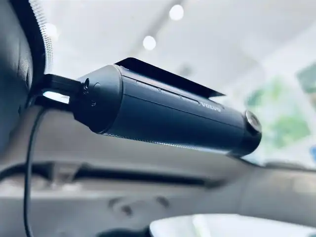 ボルボ ボルボ ＸＣ４０ B4 AWD インスクリプション 大阪府 2022(令4)年 1.4万km オニキスブラックP ハーマンカードン/レザーシート/パワーシート/Dシートメモリ/シートヒーター/ステアリングヒーター/ACC/BLIS/純正ナビ/TV/360度カメラ/applecarplay/純正19インチAW/LEDヘッドライト/電動リアゲート/ワイヤレス充電/自動駐車