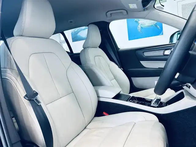 ボルボ ボルボ ＸＣ４０ B4 AWD インスクリプション 大阪府 2022(令4)年 1.4万km オニキスブラックP ハーマンカードン/レザーシート/パワーシート/Dシートメモリ/シートヒーター/ステアリングヒーター/ACC/BLIS/純正ナビ/TV/360度カメラ/applecarplay/純正19インチAW/LEDヘッドライト/電動リアゲート/ワイヤレス充電/自動駐車