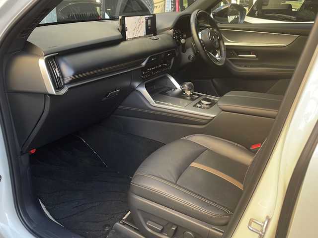 マツダ ＣＸ－６０ XD HV エクスクルーシブスポーツ 広島県 2023(令5)年 3.3万km ロジウムホワイトプレミアムメタリック 禁煙車/ワンオーナー/ドライバー・パーソナライゼーション・システムパッケージ/ヘッドアップディスプレイ/レーダークルーズコントロール/レーンキープアシスト/車線逸脱警報/ブラインドスポットモニタリング/降車時警告/速度標識認識/交通標識認識/スマートシティブレーキサポート/AT誤発進抑制制御/マツダコネクトナビ/・BT/USB/TV/AppleCarPlay/AndroidAuto/BOSEサウンドシステム/360°ビューモニター/前後コーナーセンサー/黒革シート/D/N席パワーシート/全席シートヒーター/D/N席エアシート/シートメモリー/革巻きステアリング/ステアリングヒーター/ダウンヒルアシスト/パドルシフト/LEDヘッドライト/オートハイビーム/ヘッドライトウォッシャー/リバース連動電格ミラー/スマートキー/プッシュスタート/スペアキー/ワイヤレス充電/AC100V150W電源/ETC/フロアマット/トノカバー/純正20インチAW