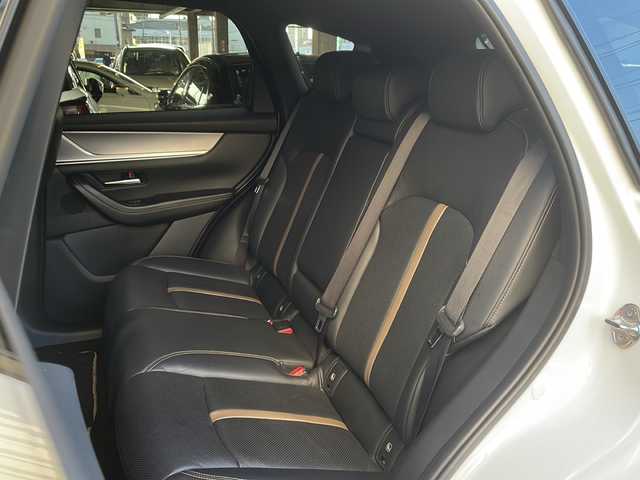 マツダ ＣＸ－６０ XD HV エクスクルーシブスポーツ 広島県 2023(令5)年 3.3万km ロジウムホワイトプレミアムメタリック 禁煙車/ワンオーナー/ドライバー・パーソナライゼーション・システムパッケージ/ヘッドアップディスプレイ/レーダークルーズコントロール/レーンキープアシスト/車線逸脱警報/ブラインドスポットモニタリング/降車時警告/速度標識認識/交通標識認識/スマートシティブレーキサポート/AT誤発進抑制制御/マツダコネクトナビ/・BT/USB/TV/AppleCarPlay/AndroidAuto/BOSEサウンドシステム/360°ビューモニター/前後コーナーセンサー/黒革シート/D/N席パワーシート/全席シートヒーター/D/N席エアシート/シートメモリー/革巻きステアリング/ステアリングヒーター/ダウンヒルアシスト/パドルシフト/LEDヘッドライト/オートハイビーム/ヘッドライトウォッシャー/リバース連動電格ミラー/スマートキー/プッシュスタート/スペアキー/ワイヤレス充電/AC100V150W電源/ETC/フロアマット/トノカバー/純正20インチAW