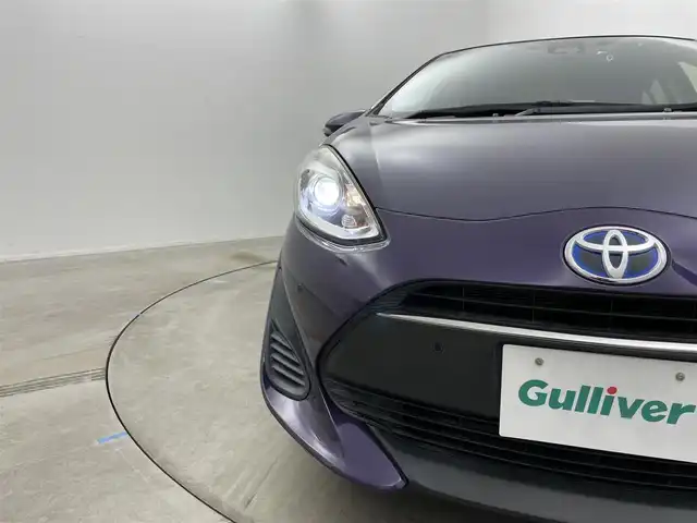 トヨタ アクア S スタイルブラック 岡山県 2018(平30)年 2.8万km ジュエリーパープルマイカM 純正SDナビ【NSZT-W68T】/(CD/DVD/BT/フルセグ)/バックカメラ/プッシュスタート/スマートキー/ビルトインETC/アイドリングストップ/LEDヘッドライト/トヨタセーフティセンス/・衝突軽減ブレーキ/・レーンキープアシスト/・横滑り防止装置/・オートハイビーム/純正フロアマット/ドアバイザー