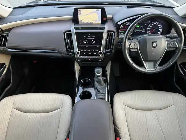 トヨタ クラウン ハイブリッド G 愛媛県 2019(令1)年 4.9万km プレシャスブラックパール 登録時走行距離：48169Km/純正メーカーOPメモリナビ/AM/FM/CD/DVD/TV/BT/SD/ETC2.0/Bカメラ/前後ドラレコ/パワーシート/追従クルコン/横滑り防止装置/盗難防止装置/衝突軽減システム/前後コーナーセンサー/LEDヘッドライト/オートライト/オートハイビーム/エンジンスタートボタン/スマートキー/純正アルミホイール/純正フロアマット