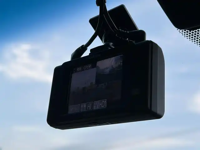 トヨタ クラウン ハイブリッド G 愛媛県 2019(令1)年 4.9万km プレシャスブラックパール 登録時走行距離：48169Km/純正メーカーOPメモリナビ/AM/FM/CD/DVD/TV/BT/SD/ETC2.0/Bカメラ/前後ドラレコ/パワーシート/追従クルコン/横滑り防止装置/盗難防止装置/衝突軽減システム/前後コーナーセンサー/LEDヘッドライト/オートライト/オートハイビーム/エンジンスタートボタン/スマートキー/純正アルミホイール/純正フロアマット