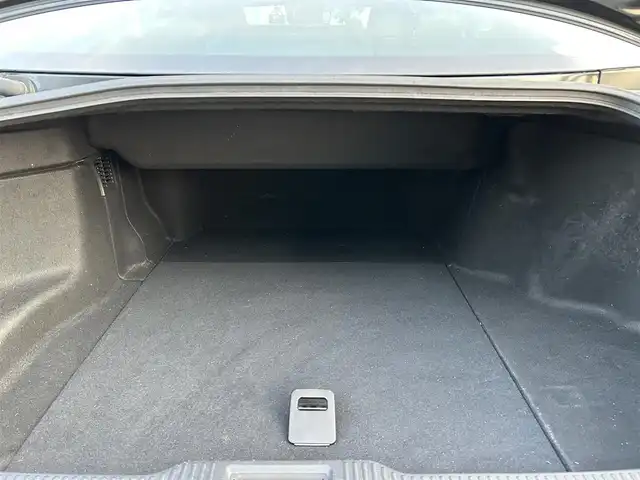 トヨタ クラウン ハイブリッド G 愛媛県 2019(令1)年 4.9万km プレシャスブラックパール 登録時走行距離：48169Km/純正メーカーOPメモリナビ/AM/FM/CD/DVD/TV/BT/SD/ETC2.0/Bカメラ/前後ドラレコ/パワーシート/追従クルコン/横滑り防止装置/盗難防止装置/衝突軽減システム/前後コーナーセンサー/LEDヘッドライト/オートライト/オートハイビーム/エンジンスタートボタン/スマートキー/純正アルミホイール/純正フロアマット