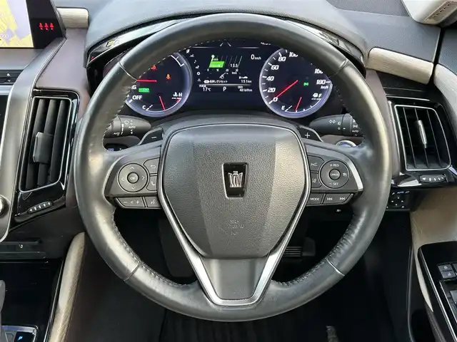トヨタ クラウン ハイブリッド G 愛媛県 2019(令1)年 4.9万km プレシャスブラックパール 登録時走行距離：48169Km/純正メーカーOPメモリナビ/AM/FM/CD/DVD/TV/BT/SD/ETC2.0/Bカメラ/前後ドラレコ/パワーシート/追従クルコン/横滑り防止装置/盗難防止装置/衝突軽減システム/前後コーナーセンサー/LEDヘッドライト/オートライト/オートハイビーム/エンジンスタートボタン/スマートキー/純正アルミホイール/純正フロアマット
