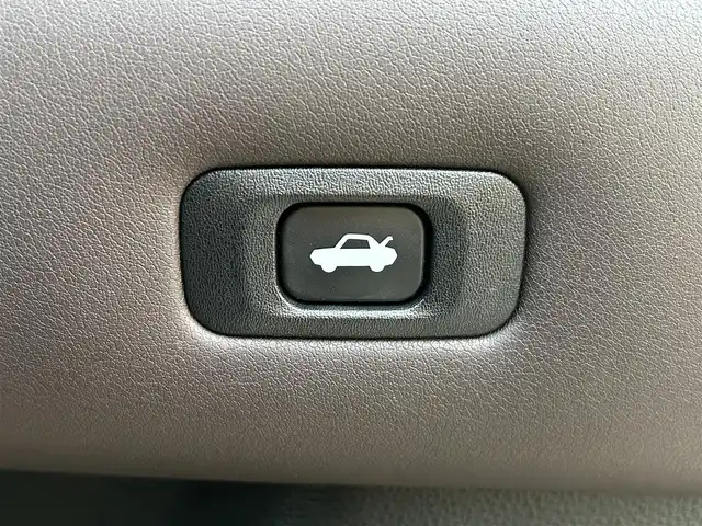 トヨタ クラウン ハイブリッド G 愛媛県 2019(令1)年 4.9万km プレシャスブラックパール 登録時走行距離：48169Km/純正メーカーOPメモリナビ/AM/FM/CD/DVD/TV/BT/SD/ETC2.0/Bカメラ/前後ドラレコ/パワーシート/追従クルコン/横滑り防止装置/盗難防止装置/衝突軽減システム/前後コーナーセンサー/LEDヘッドライト/オートライト/オートハイビーム/エンジンスタートボタン/スマートキー/純正アルミホイール/純正フロアマット