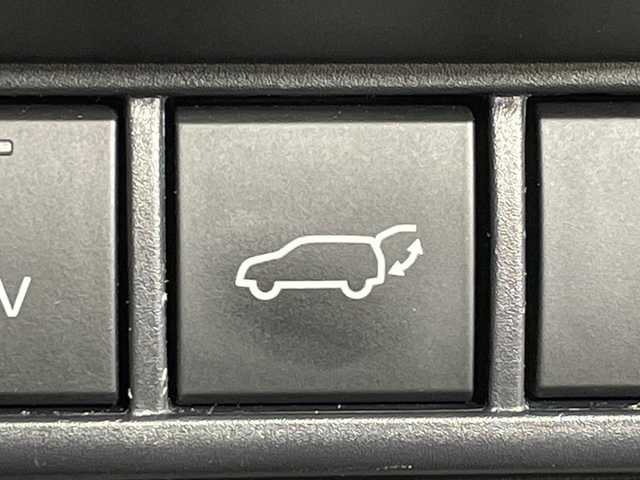 トヨタ プリウス Z 神奈川県 2024(令6)年 4.5万km アティチュードブラックマイカ トヨタセーフティセンス/純正12.3型ディスプレイオーディオ/・BT/フルセグTV/USB/MiraCast/パノラミックビューモニター/デジタルインナーミラー/AC100V/置くだけ充電/モデリスタエアロキット/ビルトインETC2.0/BSM/パーキングアシスト/パワーバックドア/電動サイドブレーキ/オートブレーキホールド/レザー調シート/パワーシート(D)/メモリシート(D)/シートヒーター(D/N)/ベンチレーション(D/N)/EVモード/ECO/SPORTモード/革巻きステアリング/ステアリングスイッチ/Autoライト/ステアリングヒーター/ヘッドライトレベライザー/LEDヘッドライト/電動格納ミラー/ウィンカーミラー/フロアマット/純正ドアバイザー/純正19インチアルミホイール