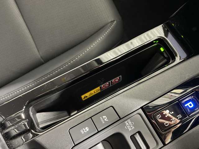 トヨタ プリウス Z 神奈川県 2024(令6)年 4.5万km アティチュードブラックマイカ トヨタセーフティセンス/純正12.3型ディスプレイオーディオ/・BT/フルセグTV/USB/MiraCast/パノラミックビューモニター/デジタルインナーミラー/AC100V/置くだけ充電/モデリスタエアロキット/ビルトインETC2.0/BSM/パーキングアシスト/パワーバックドア/電動サイドブレーキ/オートブレーキホールド/レザー調シート/パワーシート(D)/メモリシート(D)/シートヒーター(D/N)/ベンチレーション(D/N)/EVモード/ECO/SPORTモード/革巻きステアリング/ステアリングスイッチ/Autoライト/ステアリングヒーター/ヘッドライトレベライザー/LEDヘッドライト/電動格納ミラー/ウィンカーミラー/フロアマット/純正ドアバイザー/純正19インチアルミホイール