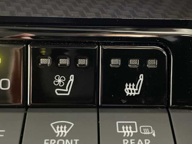 トヨタ プリウス Z 神奈川県 2024(令6)年 4.5万km アティチュードブラックマイカ トヨタセーフティセンス/純正12.3型ディスプレイオーディオ/・BT/フルセグTV/USB/MiraCast/パノラミックビューモニター/デジタルインナーミラー/AC100V/置くだけ充電/モデリスタエアロキット/ビルトインETC2.0/BSM/パーキングアシスト/パワーバックドア/電動サイドブレーキ/オートブレーキホールド/レザー調シート/パワーシート(D)/メモリシート(D)/シートヒーター(D/N)/ベンチレーション(D/N)/EVモード/ECO/SPORTモード/革巻きステアリング/ステアリングスイッチ/Autoライト/ステアリングヒーター/ヘッドライトレベライザー/LEDヘッドライト/電動格納ミラー/ウィンカーミラー/フロアマット/純正ドアバイザー/純正19インチアルミホイール