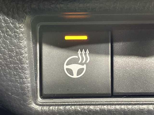 トヨタ プリウス Z 神奈川県 2024(令6)年 4.5万km アティチュードブラックマイカ トヨタセーフティセンス/純正12.3型ディスプレイオーディオ/・BT/フルセグTV/USB/MiraCast/パノラミックビューモニター/デジタルインナーミラー/AC100V/置くだけ充電/モデリスタエアロキット/ビルトインETC2.0/BSM/パーキングアシスト/パワーバックドア/電動サイドブレーキ/オートブレーキホールド/レザー調シート/パワーシート(D)/メモリシート(D)/シートヒーター(D/N)/ベンチレーション(D/N)/EVモード/ECO/SPORTモード/革巻きステアリング/ステアリングスイッチ/Autoライト/ステアリングヒーター/ヘッドライトレベライザー/LEDヘッドライト/電動格納ミラー/ウィンカーミラー/フロアマット/純正ドアバイザー/純正19インチアルミホイール